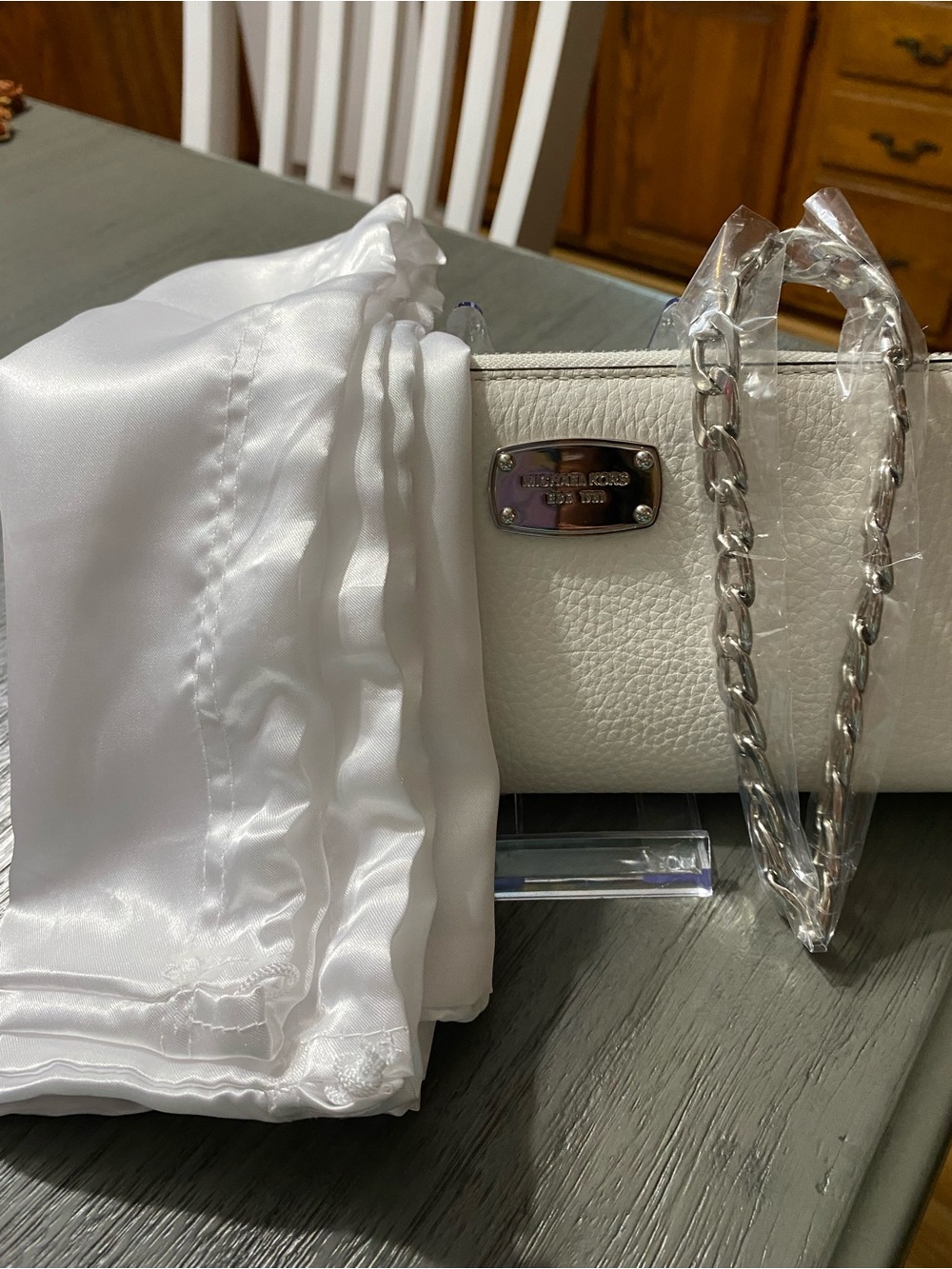 Michael Kors White Zip Around Wallet - Picture 12 of 16
